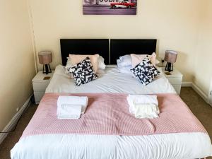 The Warwick - Free Parking - York Victorian House - Holiday Home image two
