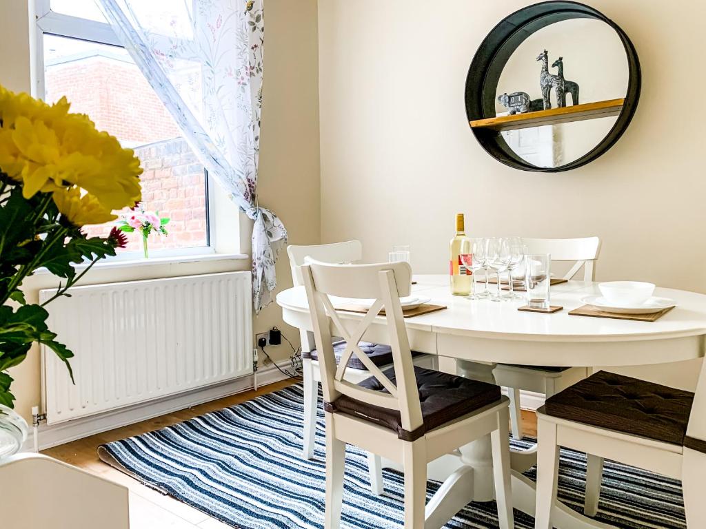 Picture of The Warwick - Free Parking - York Victorian House - Holiday Home