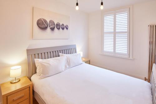 Host & Stay - Hutton House image three