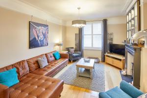 Host & Stay - Hutton House image two