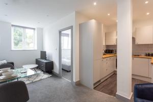 Contemporary 1 Bedroom Apartment Leeds Accommodation image 2 Contemporary 1 Bedroom Apartment Leeds image two