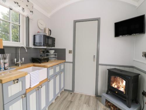 Bo Peep's Shepherdess Hut Accommodation image 3 Bo Peep's Shepherdess Hut image three