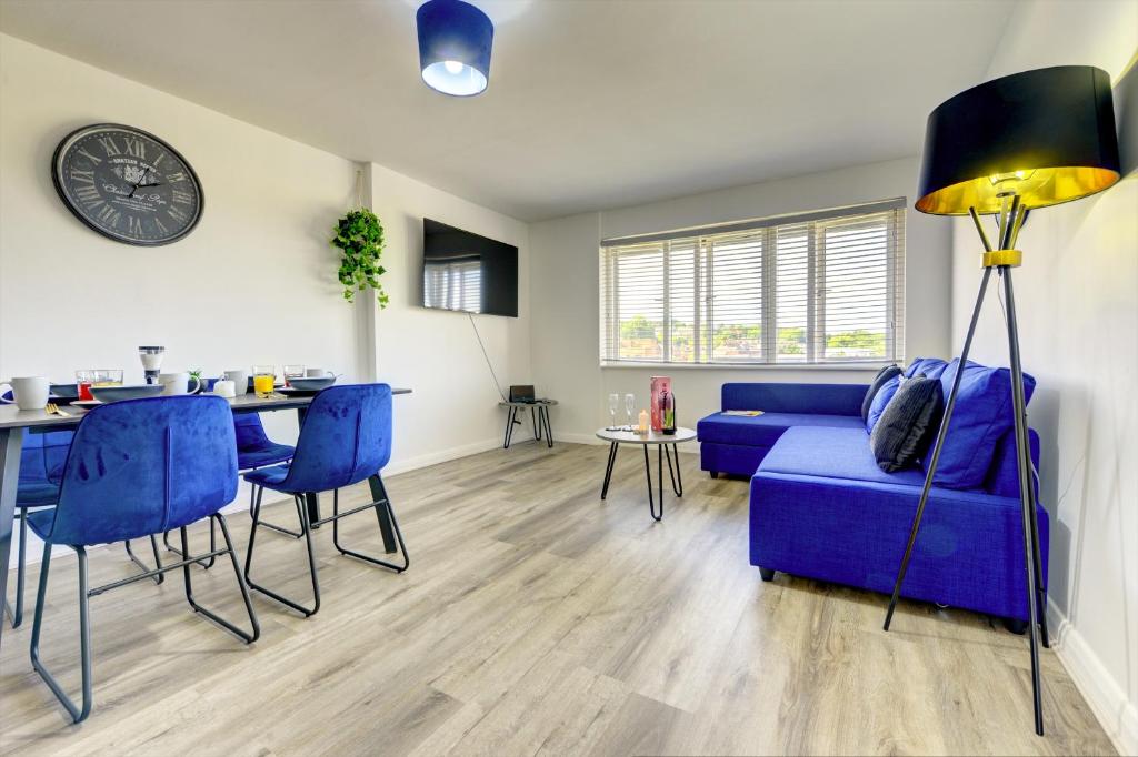Spacious - PENTHOUSE 2 Bed Apartment with secure allocated parking Accommodation image 1 Spacious - PENTHOUSE 2 Bed Apartment with secure allocated parking image one