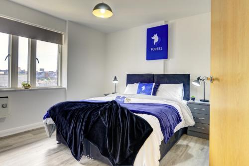 Spacious - PENTHOUSE 2 Bed Apartment with secure allocated parking Accommodation image 3 Spacious - PENTHOUSE 2 Bed Apartment with secure allocated parking image three