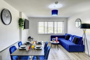 Spacious - PENTHOUSE 2 Bed Apartment with secure allocated parking Accommodation image 2 Spacious - PENTHOUSE 2 Bed Apartment with secure allocated parking image two