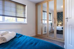 Contractor*Leisure*King Bed*Free Parking Accommodation image 2 Contractor*Leisure*King Bed*Free Parking image two