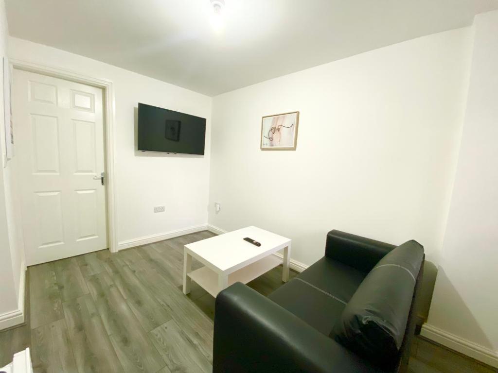 Tong Apartments Accommodation image 1 Tong Apartments image one