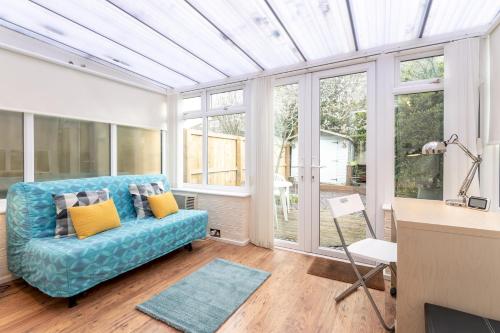 Pass the Keys Spacious Townhouse with 900Mbps Internet Parking Accommodation image 3 Pass the Keys Spacious Townhouse with 900Mbps Internet Parking image three