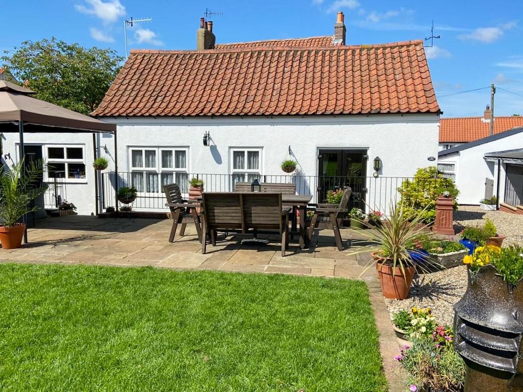 The Old House Cottage Accommodation image 1 The Old House Cottage image one