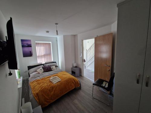 7 Burnby Close,Leeds,LS14 1GA image three