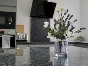 3 bed beautiful home near leeds Pass the Keys Accommodation image 2 3 bed beautiful home near leeds Pass the Keys image two