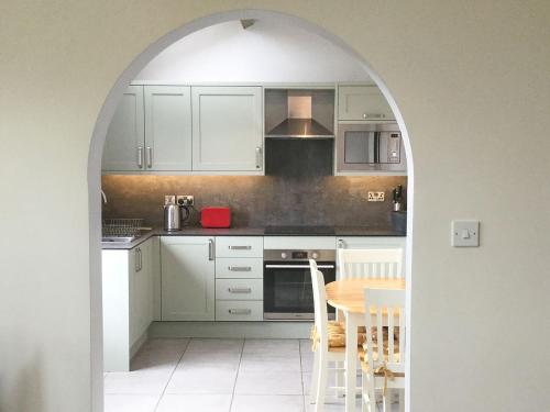 1 Bedroom - UK2633 Accommodation image 3 1 Bedroom - UK2633 image three