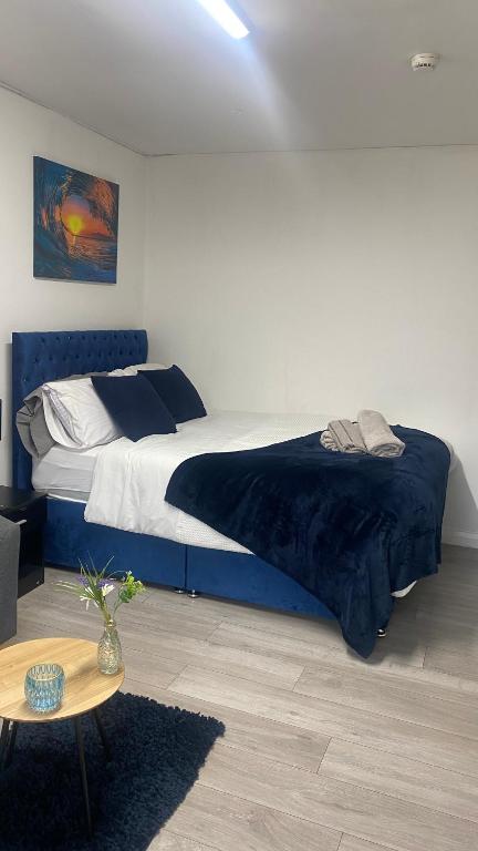 BV Royal Comfy Studio Seven Suite Queensgate Huddersfield Accommodation image 1 BV Royal Comfy Studio Seven Suite Queensgate Huddersfield image one