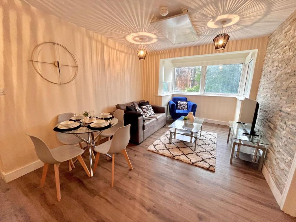 Spacious 2 bedroom Catterick Flat Free Off Parking image one