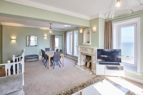Host & Stay - 4 Metropole Towers Accommodation image 3 Host & Stay - 4 Metropole Towers image three