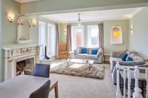 Host & Stay - 4 Metropole Towers Accommodation image 2 Host & Stay - 4 Metropole Towers image two