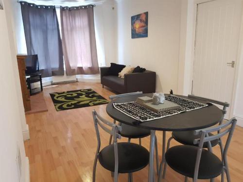 Spacious Pristine Serviced Accommodation 3 Accommodation image 3 Spacious Pristine Serviced Accommodation 3 image three