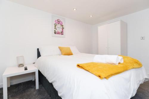 Am to Pm apartments image three