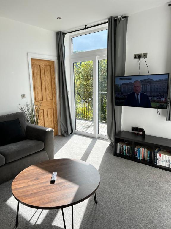 Beautiful 2 bedroom with patio and amazing views Accommodation image 1 Beautiful 2 bedroom with patio and amazing views image one