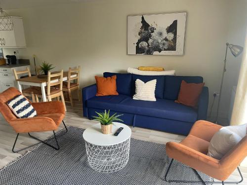 Stunning 3 bedroom home with free parking, free wifi and Netflix, Company workers welcome short term and long term Accommodation image 3 Stunning 3 bedroom home with free parking, free wifi and Netflix, Company workers welcome short term and long term image three