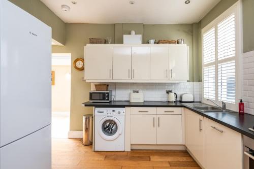 Pass the Keys Quaint 2 Bed within City Walls image three