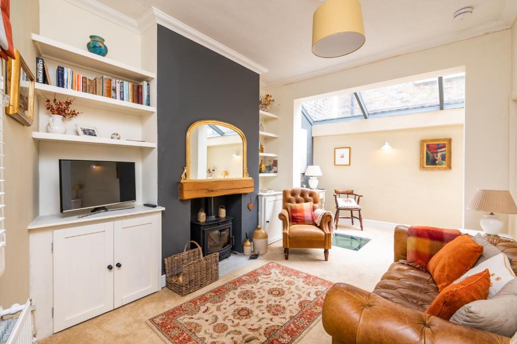 Pass the Keys Quaint 2 Bed within City Walls image one