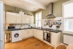 Pass the Keys Quaint 2 Bed within City Walls image two
