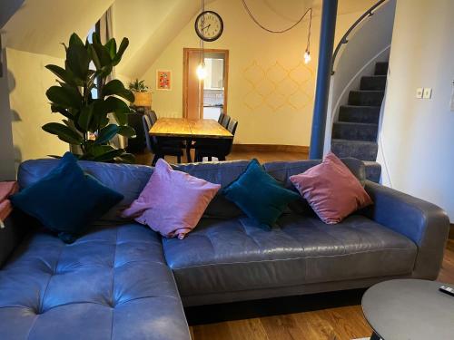Large New-York Style Luxury Apartment Accommodation image 3 Large New-York Style Luxury Apartment image three
