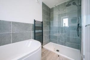 Wiske Close beautiful spacious 3 bed HomeFromHome Accommodation image 2 Wiske Close beautiful spacious 3 bed HomeFromHome image two
