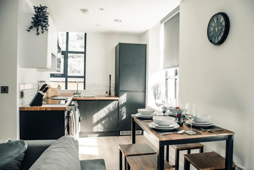 Modern 2 bed in a beautiful location of Holmfirth! Accommodation image 1 Modern 2 bed in a beautiful location of Holmfirth! image one