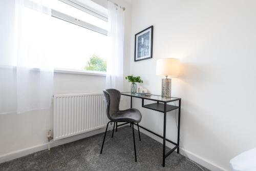 Agbrigg Park View Place - Bright 2-Bed House Accommodation image 3 Agbrigg Park View Place - Bright 2-Bed House image three
