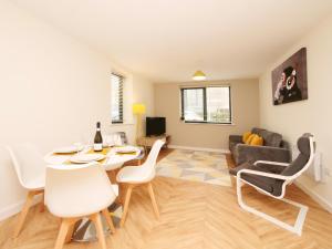Modern & Spacious 2 Bedroom Apartment Accommodation image 2 Modern & Spacious 2 Bedroom Apartment image two