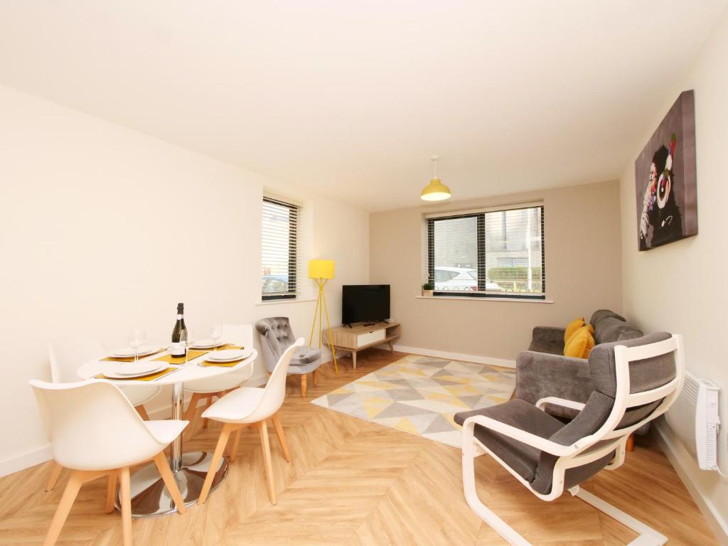 Modern & Spacious 2 Bedroom Apartment Accommodation image 1 Modern & Spacious 2 Bedroom Apartment image one