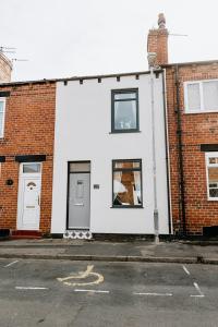 LIQUORICE LODGE - Modern 2 Bed House in Castleford, Yorkshire Accommodation image 2 LIQUORICE LODGE - Modern 2 Bed House in Castleford, Yorkshire image two