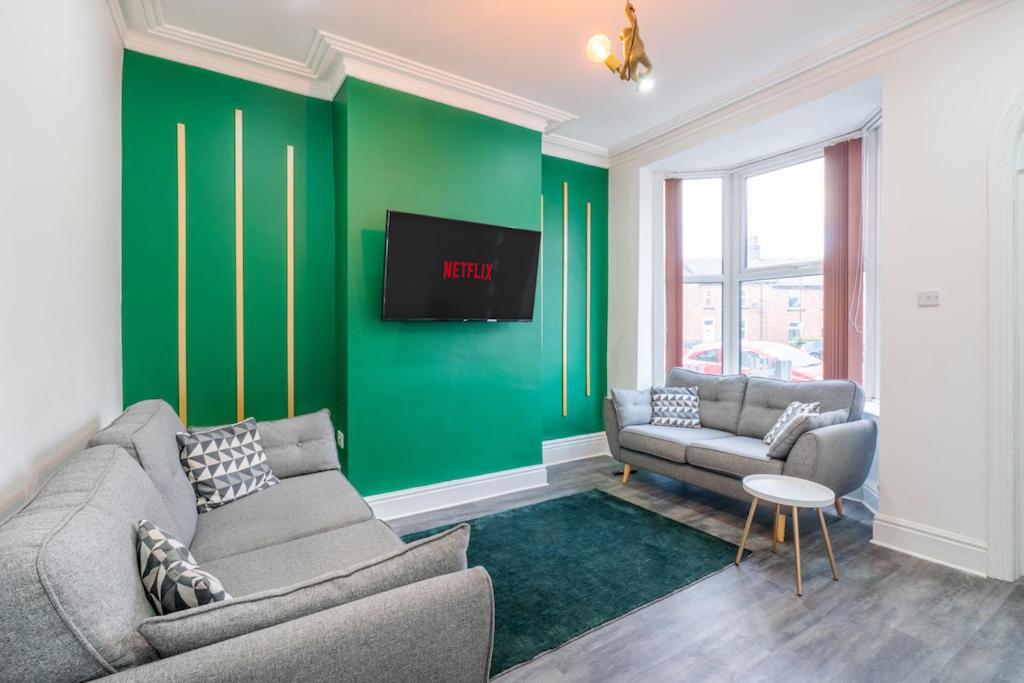 Stylish 3 Bed - Entire House- Near City Ctr & SUFC Accommodation image 1 Stylish 3 Bed - Entire House- Near City Ctr & SUFC image one