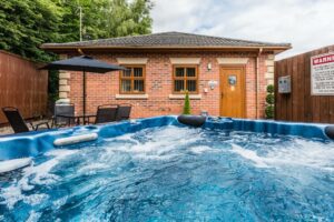 Tourist question: somewhere to stay in York Post image 1 Picture of Oak Cottage with Hot Tub