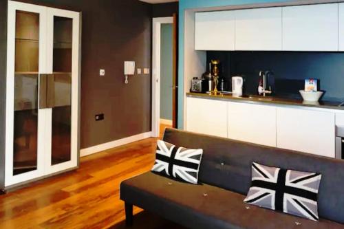 Luxury 2 Bed Apartment - Sheffield City Centre Accommodation image 3 Luxury 2 Bed Apartment - Sheffield City Centre image three