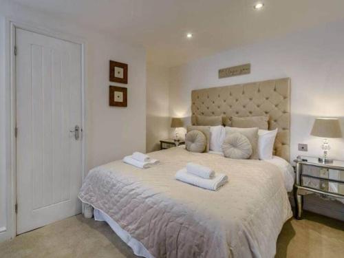 The Hideaway Luxury 5* 2 Bed Garden Apartment Accommodation image 3 The Hideaway Luxury 5* 2 Bed Garden Apartment image three