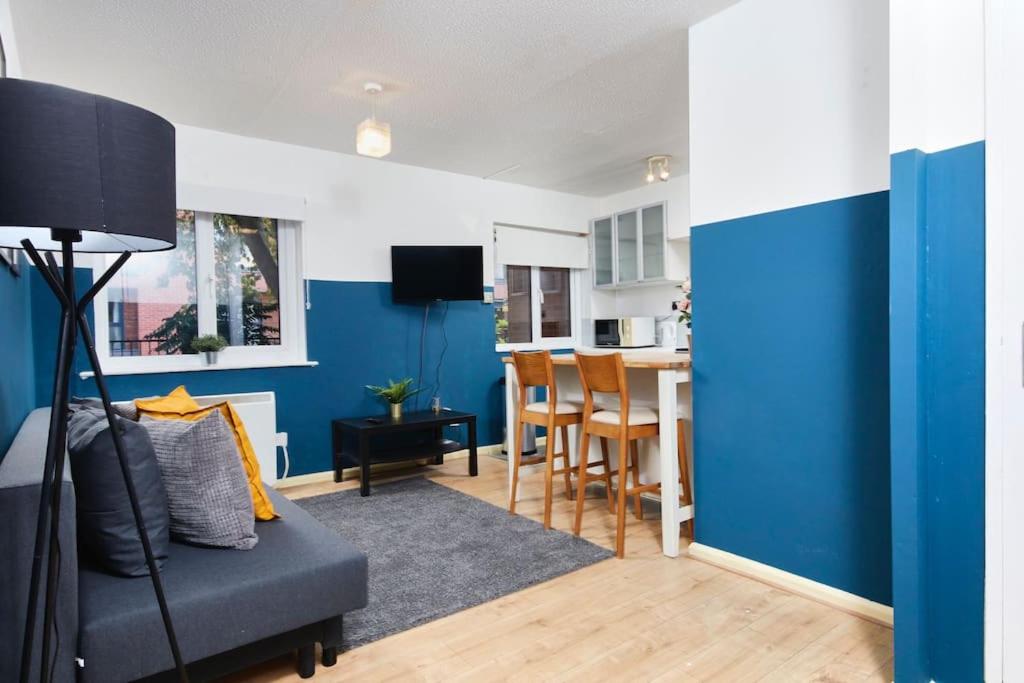 Lovely Flat in City Centre Leeds with free parking Accommodation image 1 Lovely Flat in City Centre Leeds with free parking image one