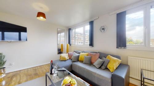 3 Bed Sheffield City Centre Apartment Accommodation image 2 3 Bed Sheffield City Centre Apartment image two