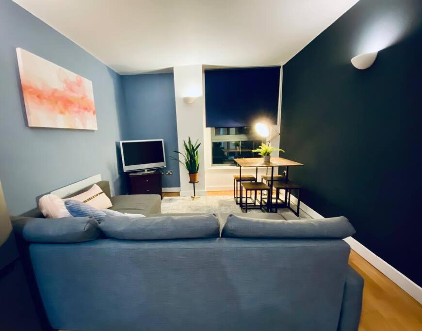 Beautiful OneBed Flat in the Heart of the City Accommodation image 1 Beautiful OneBed Flat in the Heart of the City image one