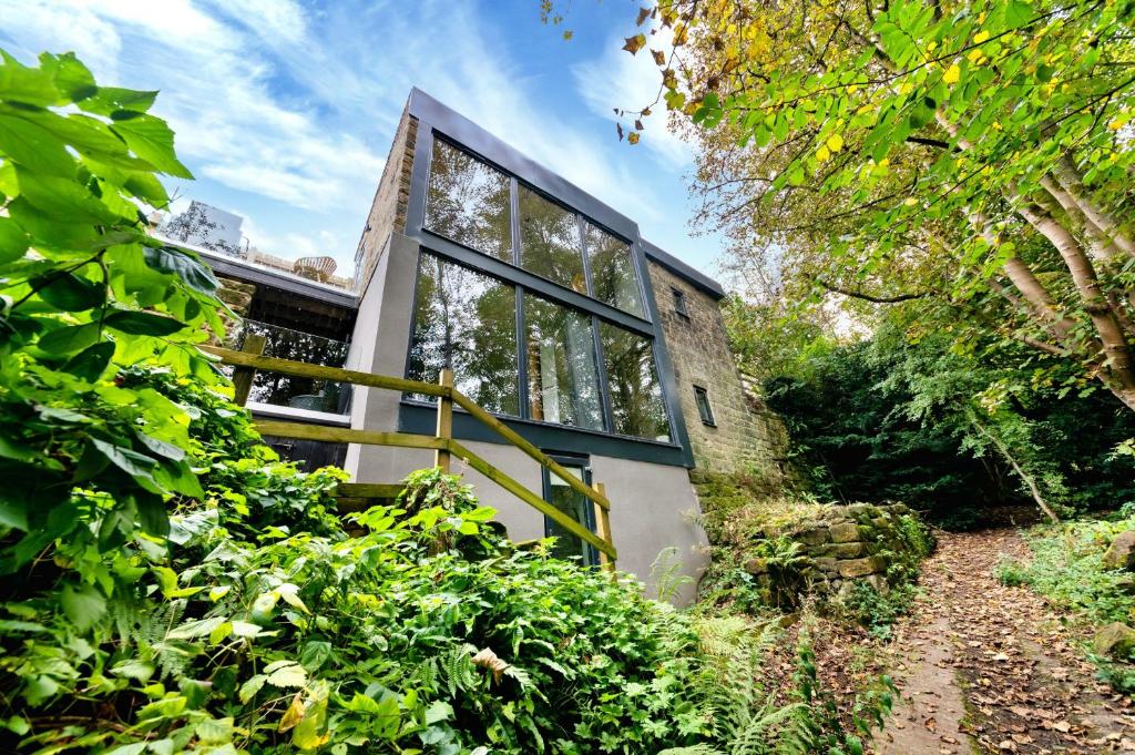 Luxurious Hidden Escape by Hebden Beck image one