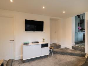 Daisy's Den image two