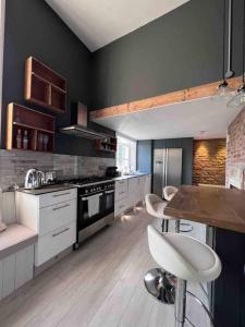 Luxury 3 bedroom penthouse w massive roof terrace Accommodation image 2 Luxury 3 bedroom penthouse w massive roof terrace image two