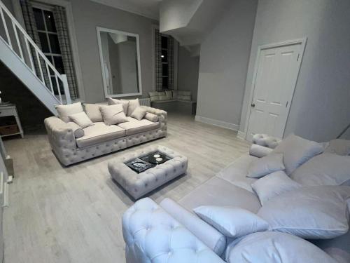 Luxury 3 bedroom penthouse w massive roof terrace Accommodation image 3 Luxury 3 bedroom penthouse w massive roof terrace image three