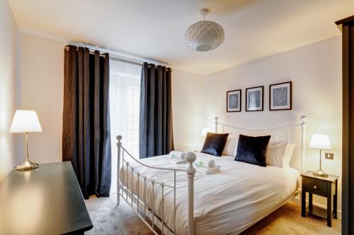 Pass the Keys Modern Smart Apt in City Centre Accommodation image 3 Pass the Keys Modern Smart Apt in City Centre image three