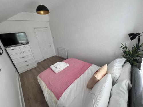 Eston Stylish 3 bedroom House image three