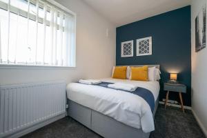 Tranmere House - Free Wifi - Free Parking - Workstays UK Accommodation image 2 Tranmere House - Free Wifi - Free Parking - Workstays UK image two