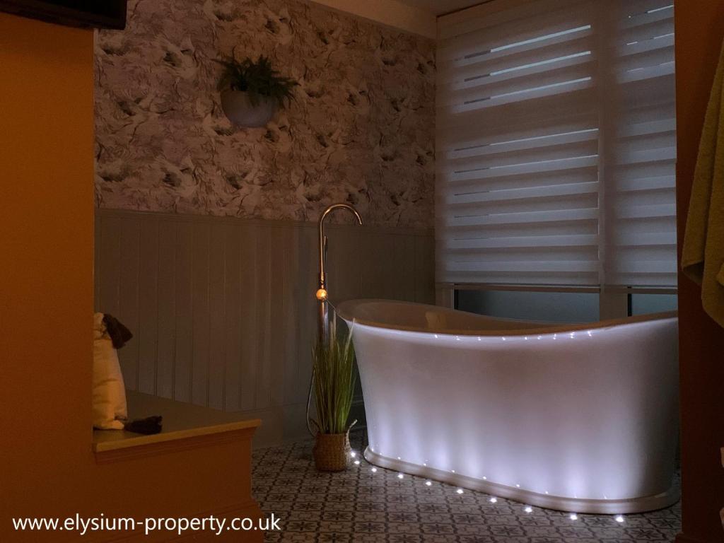 Elysium Suite @The Met Accommodation image 1 Elysium Suite @The Met image one