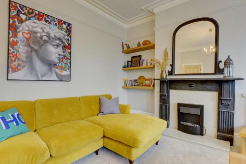 Stylish 2 Bedroom Maisonette With Parking Accommodation image 3 Stylish 2 Bedroom Maisonette With Parking image three